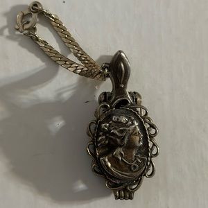 Gold Tone Glove Clip